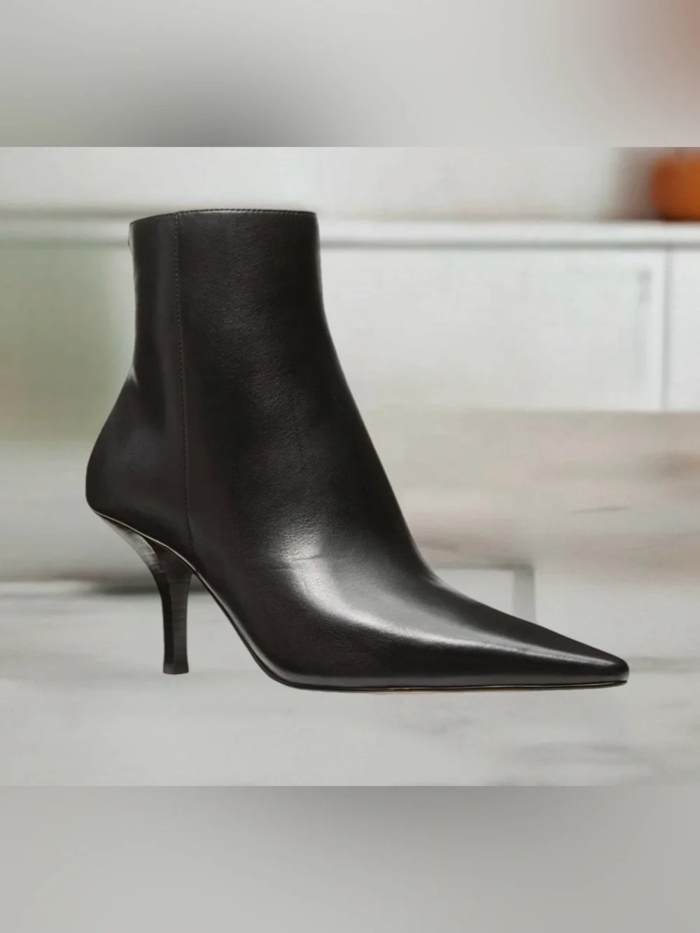 Michael kors Selina Classic Pointed-Toe Black Leather Ankle Boot